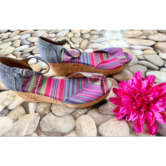 TOMS WEDGE SANDALS-9.5 - Picture 5 of 10